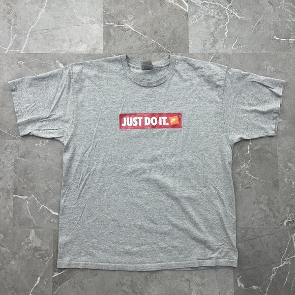 Vintage Nike Shirt Mens XL Gray Just Do It Athletic Graphic Tee y2k Silver Tag - Picture 1 of 7